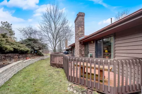 Exterior - 830 Brian Ct, Gurnee, IL 60031 photo 6 of 9