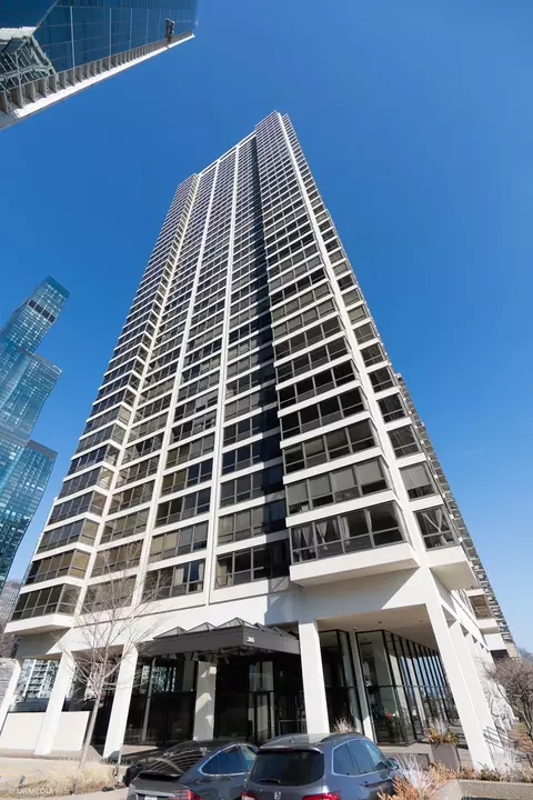360 E Randolph St #3906, Chicago, IL 60601