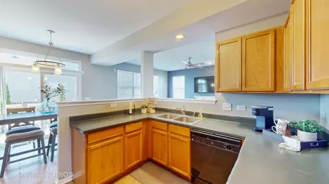 Kitchen - 721 Ryegrass Trl, Aurora, IL 60504 photo 2 of 5