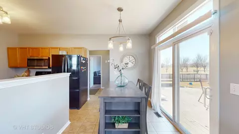 Kitchen - 721 Ryegrass Trl, Aurora, IL 60504 photo 5 of 5