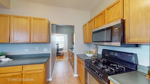 Kitchen - 721 Ryegrass Trl, Aurora, IL 60504 photo 3 of 5