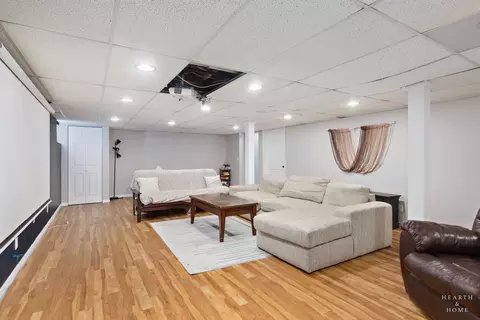 Living - 4702 Overland Trl, Mchenry, IL 60050 photo 6 of 6