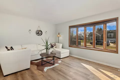 Living - 4702 Overland Trl, Mchenry, IL 60050 photo 1 of 6