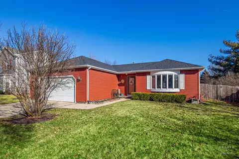 4702 Overland Trl, Mchenry, IL 60050