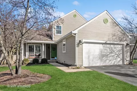 1876 Isle Royal Ln, Hanover Park, IL 60133