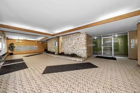 Living - 2772 E 75th St #5HS, Chicago, IL 60649 photo 6 of 6