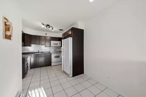 Kitchen - 2772 E 75th St #5HS, Chicago, IL 60649 photo 2 of 5