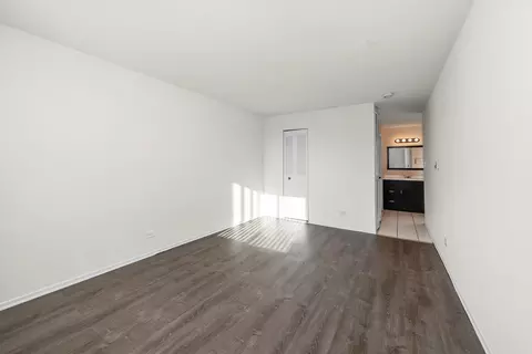 Living - 2772 E 75th St #5HS, Chicago, IL 60649 photo 1 of 6