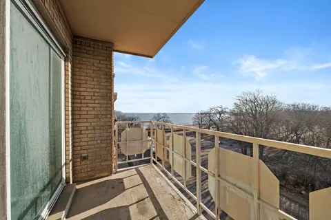 Exterior - 2772 E 75th St #5HS, Chicago, IL 60649 photo 1 of 6