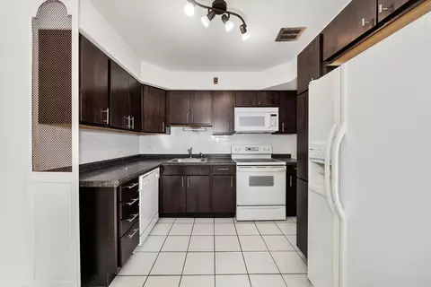 Kitchen - 2772 E 75th St #5HS, Chicago, IL 60649 photo 4 of 5
