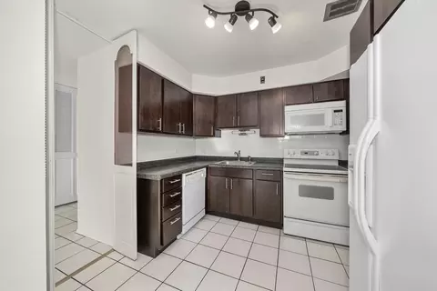 Kitchen - 2772 E 75th St #5HS, Chicago, IL 60649 photo 5 of 5