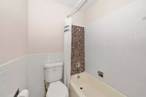 Bath - 2772 E 75th St #5HS, Chicago, IL 60649 photo 2 of 2
