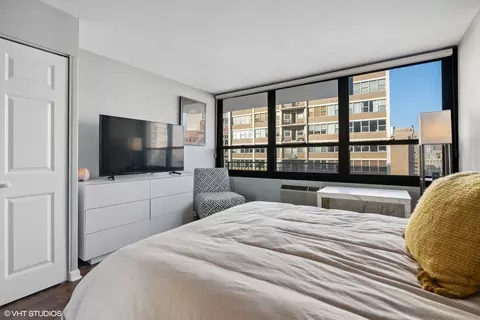 Bedroom - 33 E Cedar St #14H, Chicago, IL 60611 photo 2 of 3