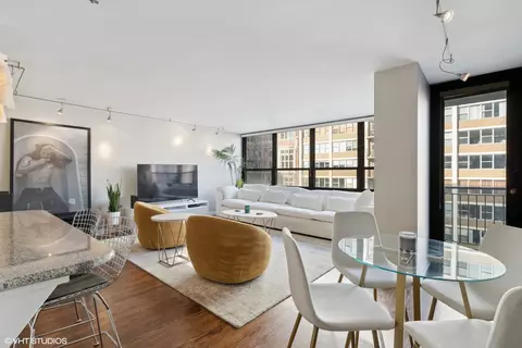 Dining - 33 E Cedar St #14H, Chicago, IL 60611 photo 1 of 1