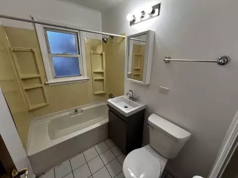 Bath - Undisclosed, Hazel Crest, IL 60429 photo 1 of 1
