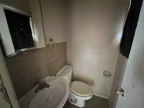 Bath - 650 N Hammes Ave, Kankakee, IL 60901 photo 2 of 2