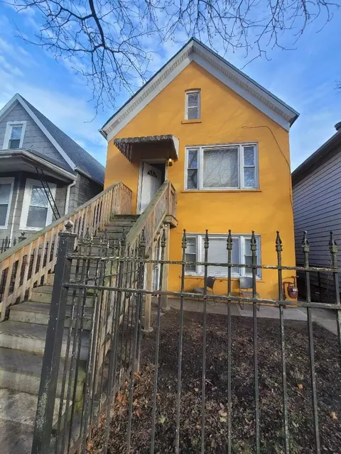 8621 S Manistee Ave, Chicago, IL 60617