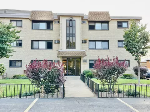 9635 Brandy Ct #6, Des Plaines, IL 60016