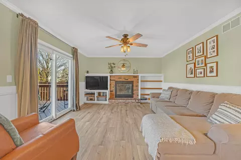 Living - 6 Knottingham Ct, Bloomington, IL 61704 photo 5 of 7