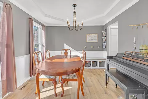 Dining - 6 Knottingham Ct, Bloomington, IL 61704 photo 1 of 3