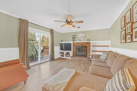 Living - 6 Knottingham Ct, Bloomington, IL 61704 photo 2 of 7