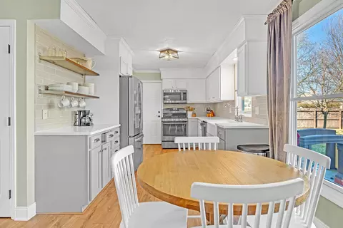 Dining - 6 Knottingham Ct, Bloomington, IL 61704 photo 3 of 3