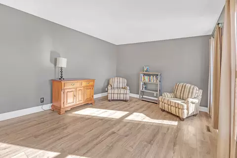 Bedroom - 6 Knottingham Ct, Bloomington, IL 61704 photo 2 of 11