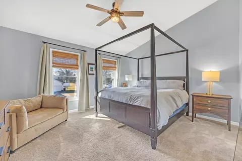 Bedroom - 6 Knottingham Ct, Bloomington, IL 61704 photo 3 of 11