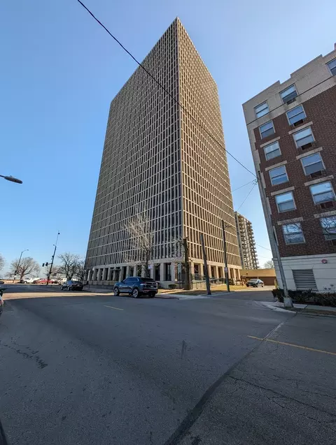 6700 S South Shore Dr #22D, Chicago, IL 60649