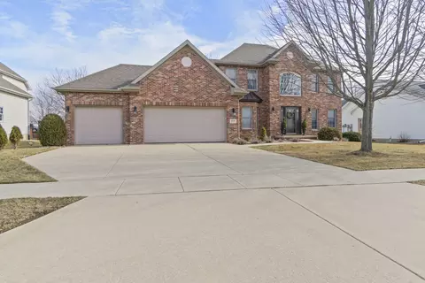 2005 Withers Ln, Bloomington, IL 61704
