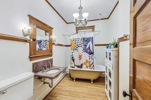 Bath - 3747 N Kostner Ave, Chicago, IL 60641 photo 1 of 2