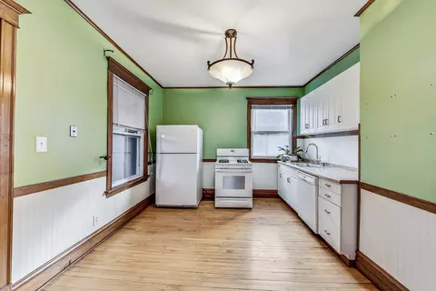 Kitchen - 3747 N Kostner Ave, Chicago, IL 60641 photo 4 of 5