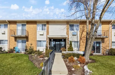 8868 Kenneth Dr #1H, Des Plaines, IL 60016