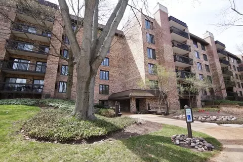 3741 Mission Hills Rd #208, Northbrook, IL 60062