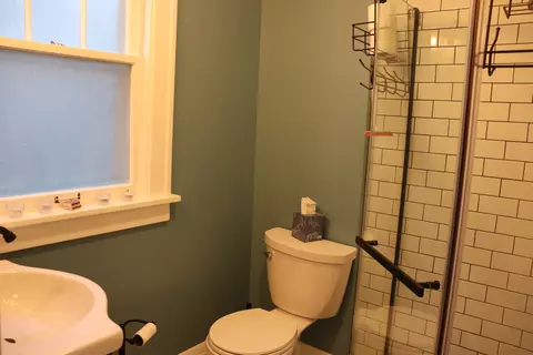 Bath - 965 S Elm Ave, Kankakee, IL 60901 photo 1 of 3