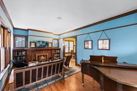 Living - 965 S Elm Ave, Kankakee, IL 60901 photo 1 of 3