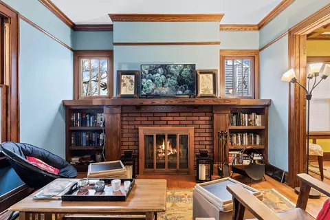 Living - 965 S Elm Ave, Kankakee, IL 60901 photo 2 of 3