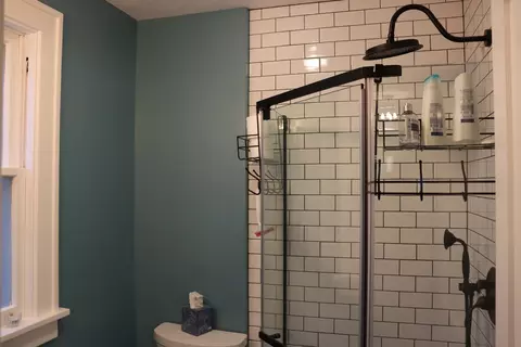 Bath - 965 S Elm Ave, Kankakee, IL 60901 photo 2 of 3