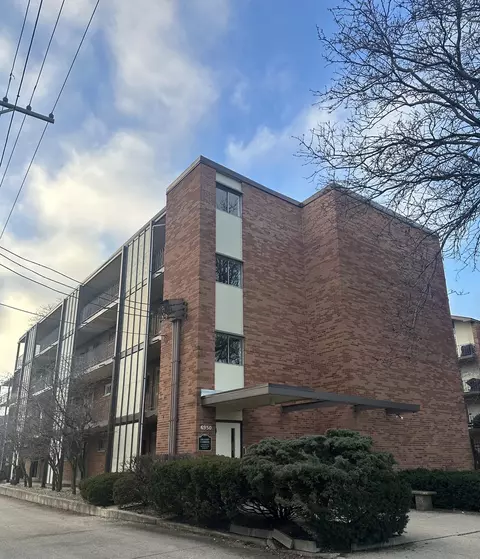 6950 N Bell Ave #201, Chicago, IL 60645