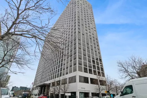 4343 N Clarendon Ave #402, Chicago, IL 60613