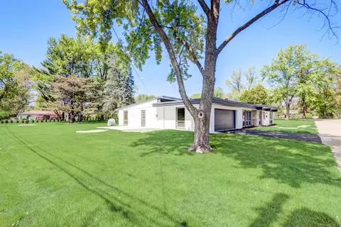 1 Rob Rd, Mount Prospect, IL 60056 photo 3