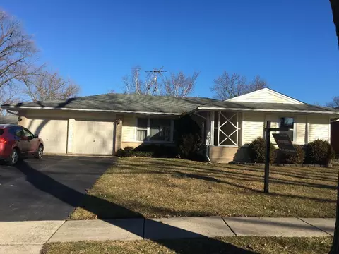 240 Mulberry Ln, Elk Grove Village, IL 60007