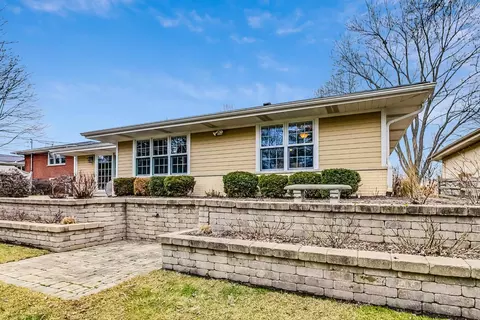 Exterior - 604 S Pine St, Mount Prospect, IL 60056 photo 5 of 11