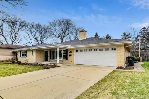 Exterior - 604 S Pine St, Mount Prospect, IL 60056 photo 2 of 11
