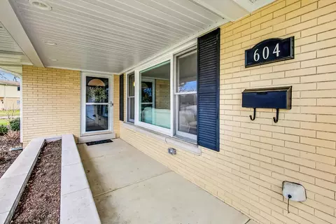 Exterior - 604 S Pine St, Mount Prospect, IL 60056 photo 3 of 11