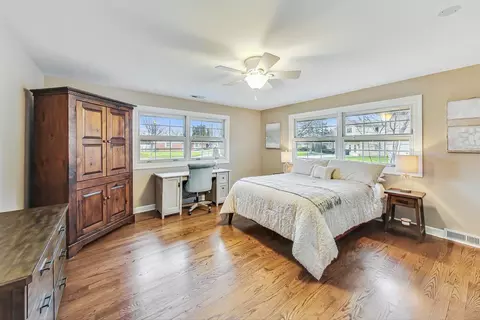 Bedroom - 604 S Pine St, Mount Prospect, IL 60056 photo 4 of 9