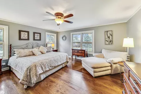 Bedroom - 604 S Pine St, Mount Prospect, IL 60056 photo 1 of 9