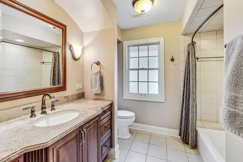 Bath - 604 S Pine St, Mount Prospect, IL 60056 photo 4 of 4