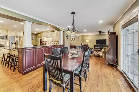 Dining - 604 S Pine St, Mount Prospect, IL 60056 photo 5 of 5