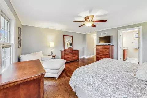 Bedroom - 604 S Pine St, Mount Prospect, IL 60056 photo 3 of 9